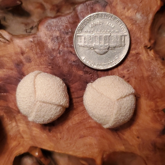 Vintage handmade fabric buttons - Picture 3 of 3